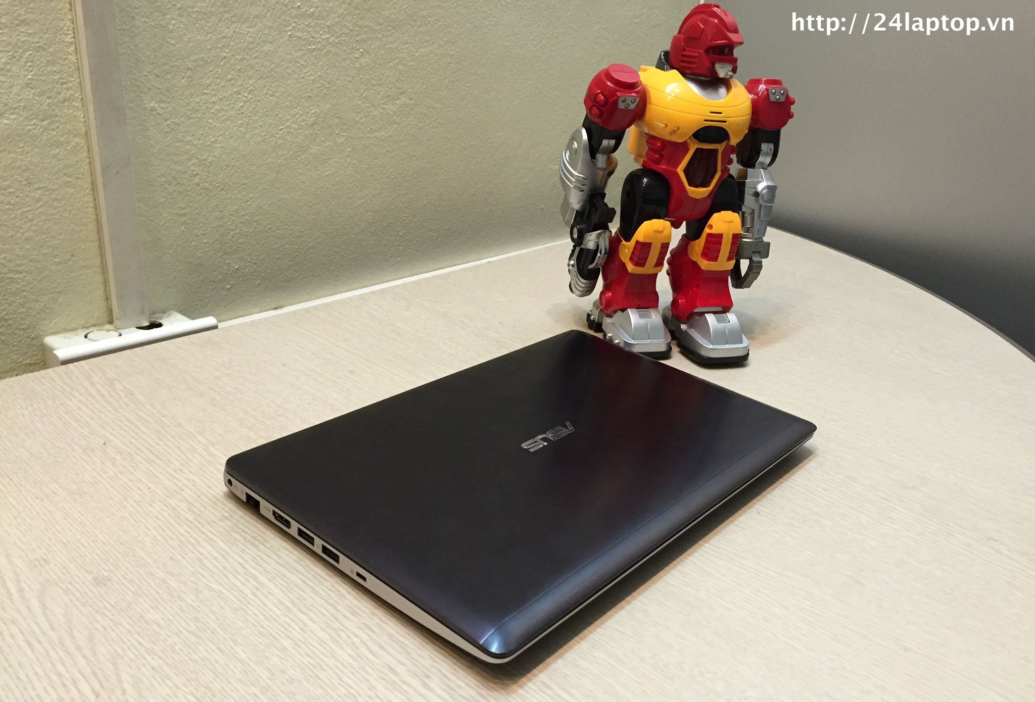 Laptop Asus VivoBook X202E_2.jpg